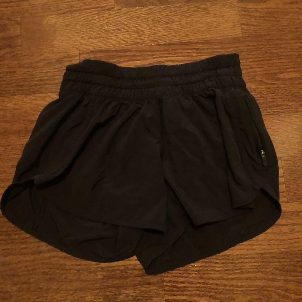 BLACK LULULEMON TRACKER SHORTS